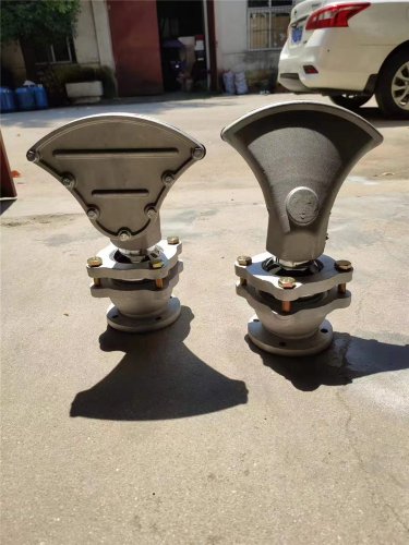 灑水車萬向可拆卸前噴頭（不銹鋼萬向旋轉(zhuǎn)底座，全鋁合金可拆卸清洗的鴨嘴頭）
